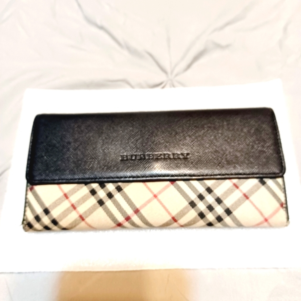 Burberry Beige/Black Nova Plaid Leather Bi-fold ladies wallet Authentic